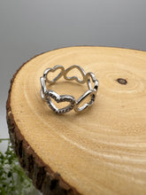 Load image into Gallery viewer, Hearts holding hands cz details ring
