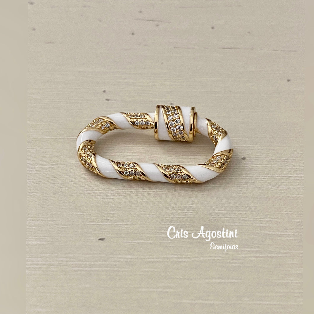 Oval enameled clasp for necklaces