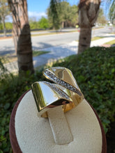 Load image into Gallery viewer, Large flat golden det zirconia ring
