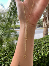 Load image into Gallery viewer, Thin golden necklace with pendant hearts
