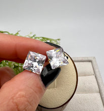 Load image into Gallery viewer, Big square light point earrings
