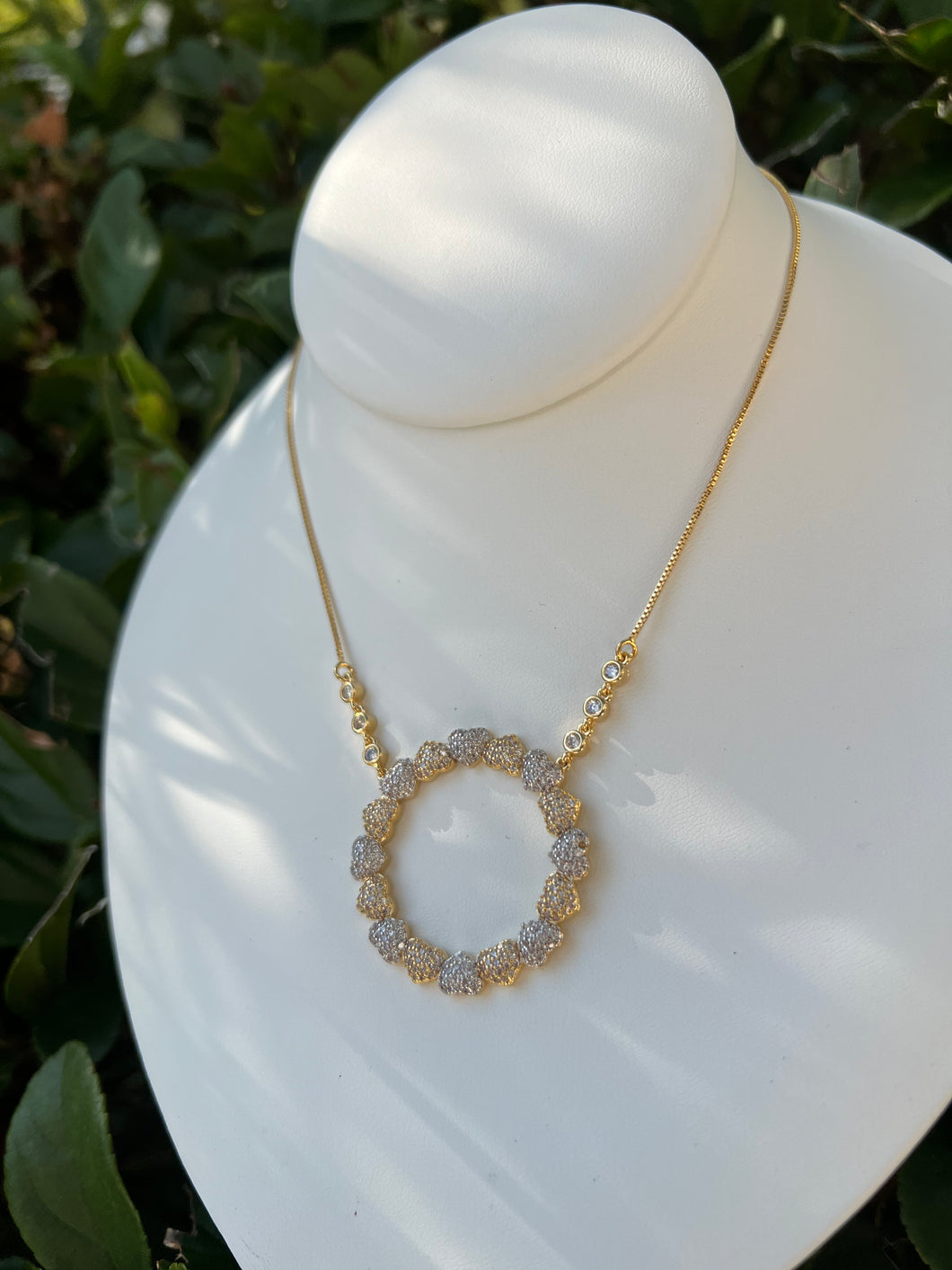 Circle of hearts in sequence necks