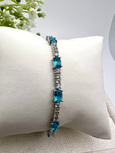 Load image into Gallery viewer, Diamond cz color crystal detail bracelet
