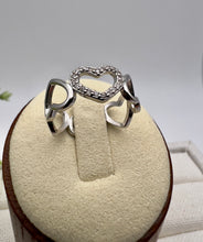 Load image into Gallery viewer, Hearts holding hands cz details ring
