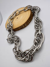 Load image into Gallery viewer, Chunky chain several links necklace
