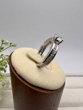 Load image into Gallery viewer, Solitaire ring pave on both sides ring
