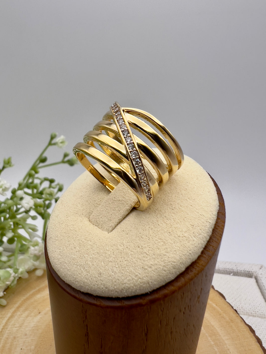 Several rows diagonal cz detail ring