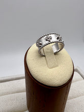 Load image into Gallery viewer, Famous brand clover ring
