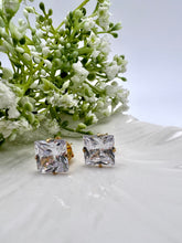 Load image into Gallery viewer, Big square light point earrings
