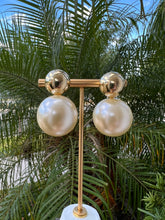 Load image into Gallery viewer, Big pearl gold base earrings
