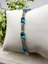 Load image into Gallery viewer, Diamond cz color crystal detail bracelet
