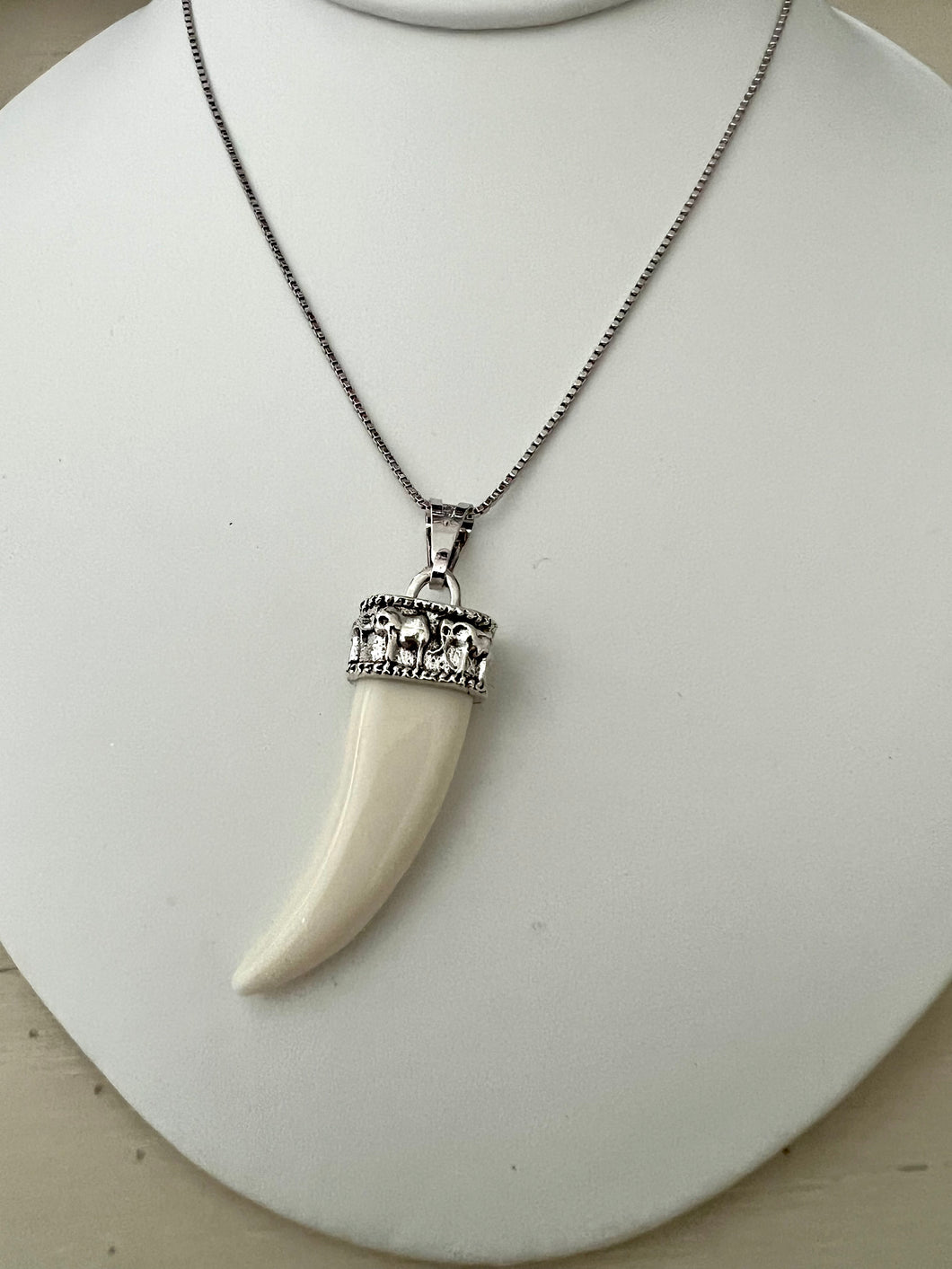Saber tooth elephant details long necklace