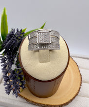 Load image into Gallery viewer, Solitaire pave princess 3 ring set
