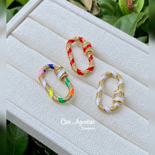 Load image into Gallery viewer, Oval enameled clasp for necklaces
