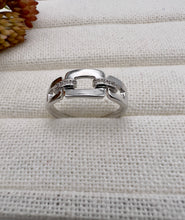 Load image into Gallery viewer, Square link cubic zirconia details ring
