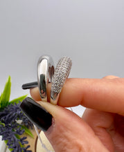 Load image into Gallery viewer, High Luxury pave 2 rings set
