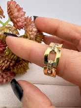 Load image into Gallery viewer, Square link cubic zirconia details ring
