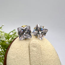 Load image into Gallery viewer, Big square light point earrings
