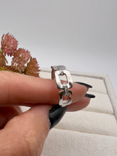 Load image into Gallery viewer, Square link cubic zirconia details ring

