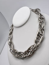 Load image into Gallery viewer, Chunky chain several links necklace
