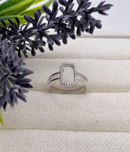 Load image into Gallery viewer, Studded rectangle 2 rounds ring
