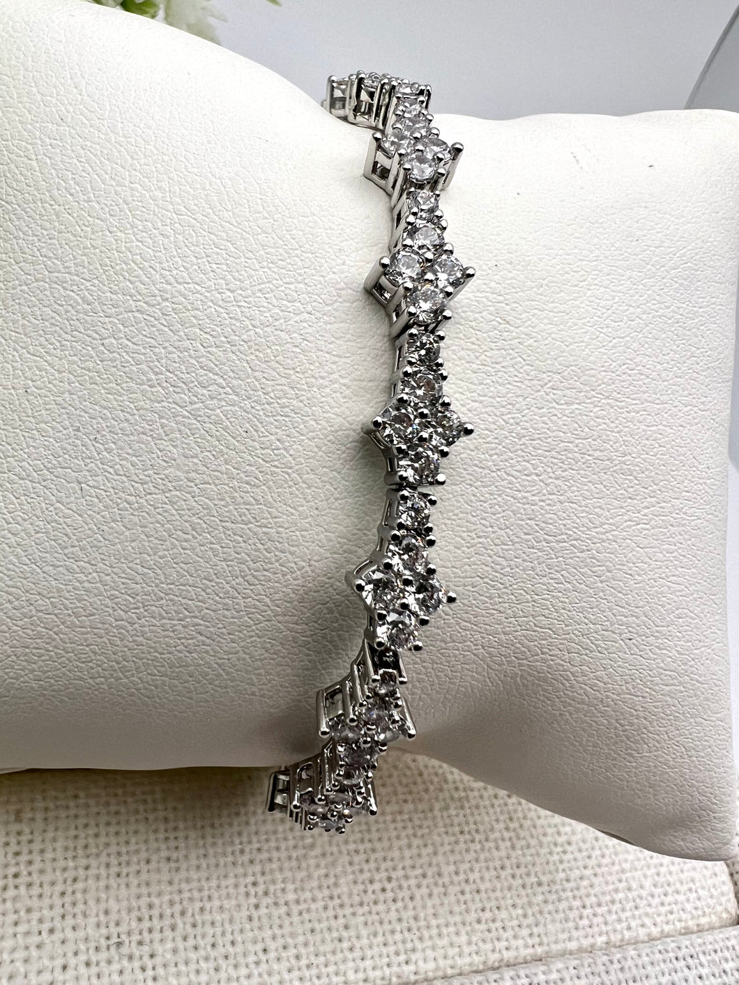 Diamond cz clasp jewelry bracelet