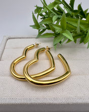 Load image into Gallery viewer, Maxi hollow tube heart shape earring
