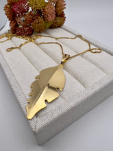 Load image into Gallery viewer, Golden long leaf necklace
