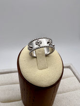 Load image into Gallery viewer, Famous brand clover ring
