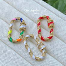 Load image into Gallery viewer, Oval enameled clasp for necklaces
