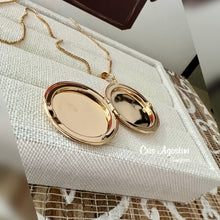 Load image into Gallery viewer, Round gold locket for picture necklace
