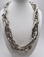 Load image into Gallery viewer, Chunky chain several links necklace
