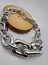 Load image into Gallery viewer, Light chunky chain bigger link in the middle
