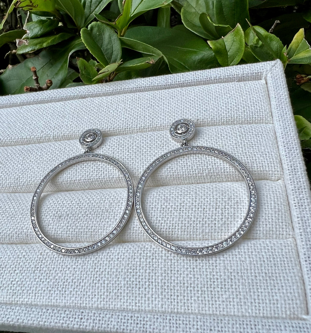 Studded rhodium open maxi round earrings