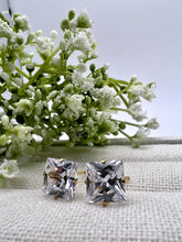 Load image into Gallery viewer, Big square light point earrings
