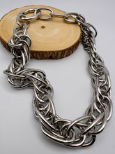 Load image into Gallery viewer, Chunky chain several links necklace
