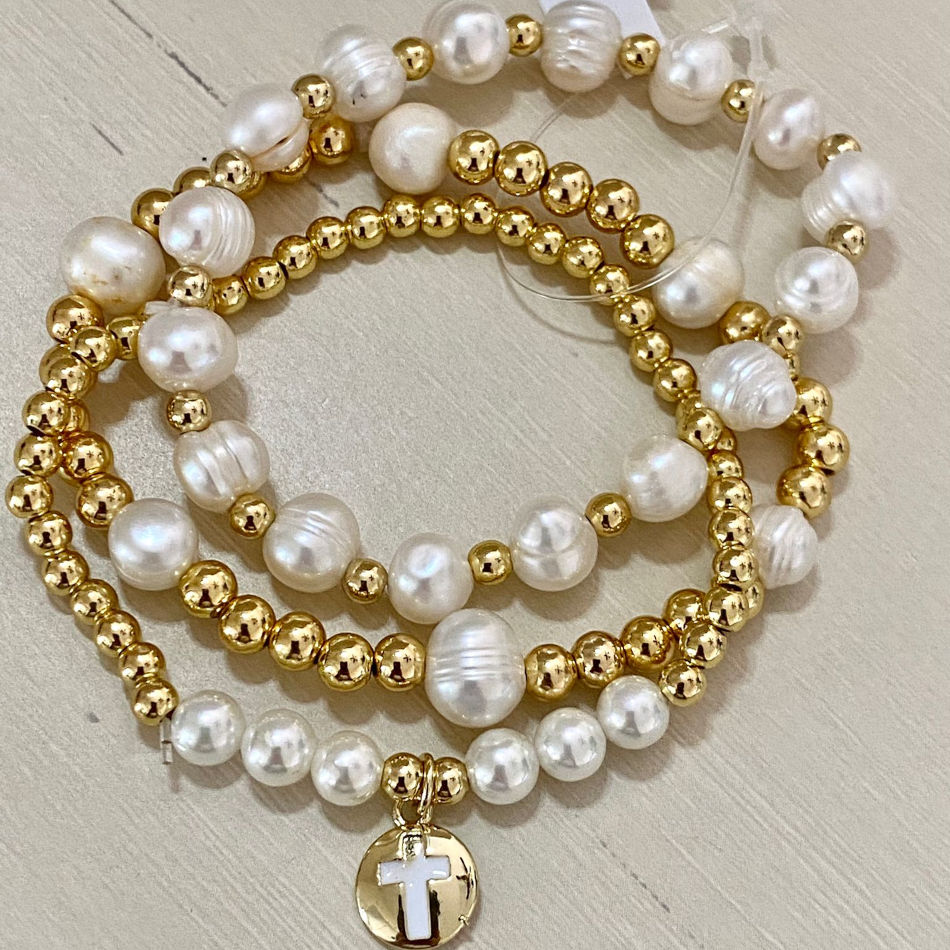 Pearls and Pendant Bracelet Set