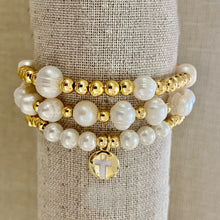 Load image into Gallery viewer, Pearls and Pendant Bracelet Set
